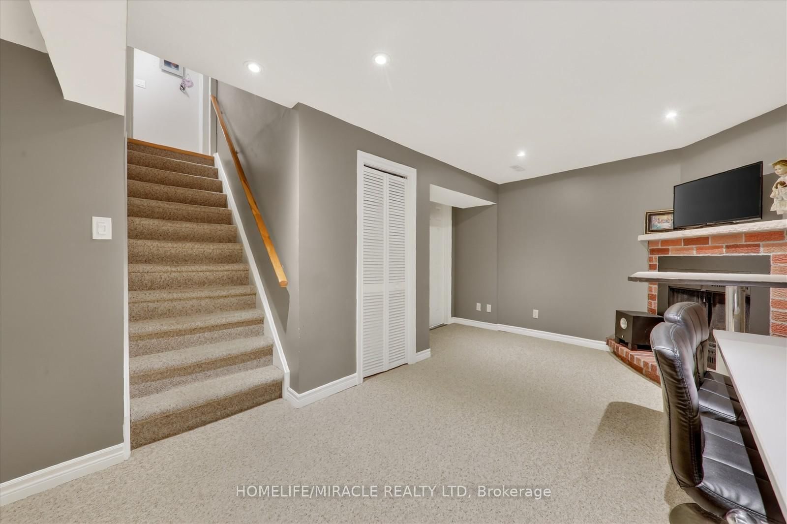 Semi-Detached House for sale at 113 Fanshawe Drive, Brampton, Ontario, L6Z 1A8 - Heart Lake West - MLS: W12943568