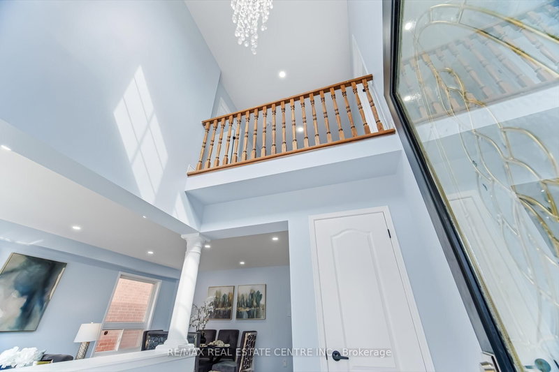 15 Heatherdale Dr, Brampton, L7A 2H6 | Image 3