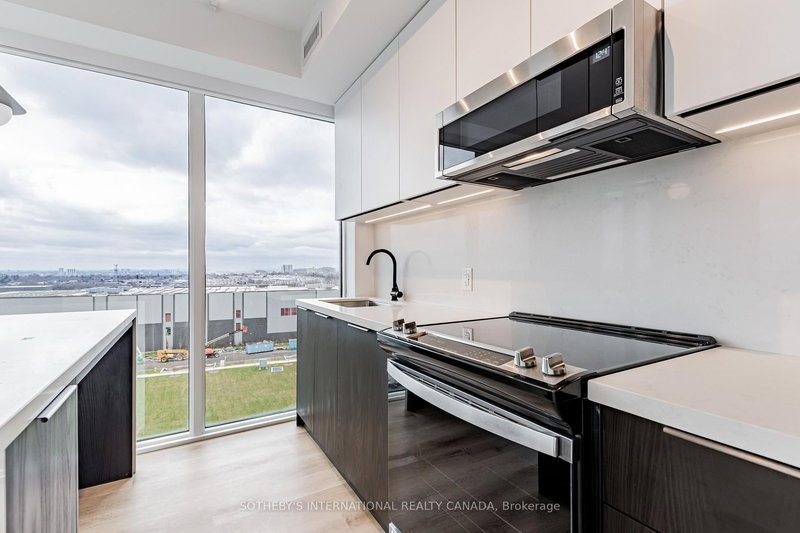 808 - 5 York Garden Way, Toronto, M6A 2V1 | Image 2