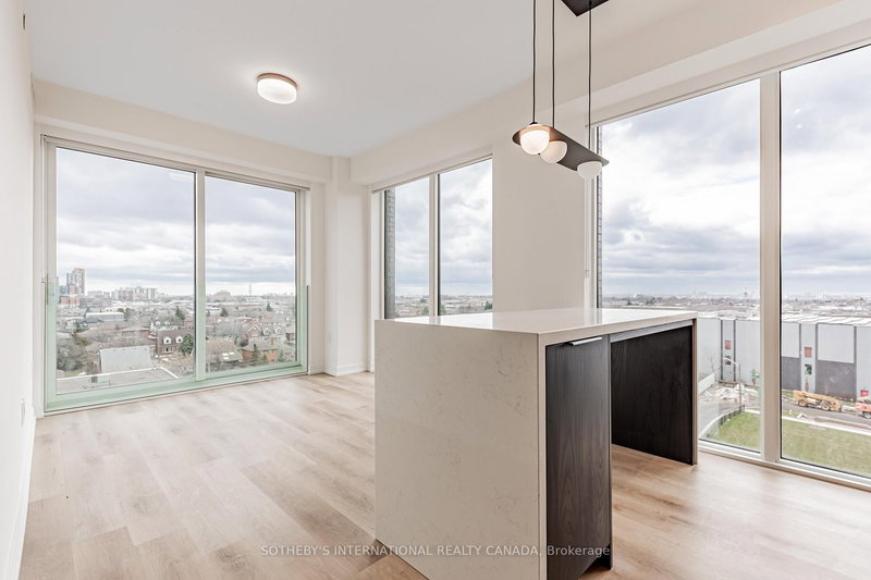 808 - 5 York Garden Way, Toronto, M6A 2V1 | Image 3