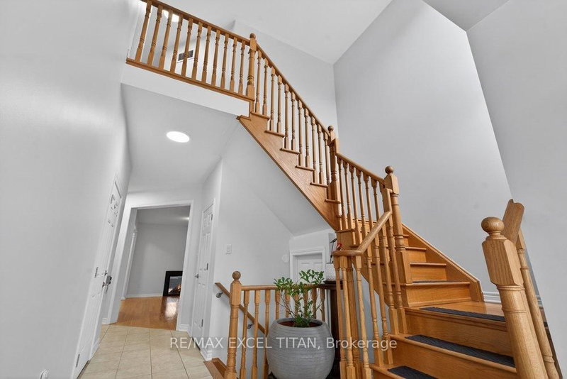17 Tysonville Circ, Brampton, L7A 4A6 | Image 2