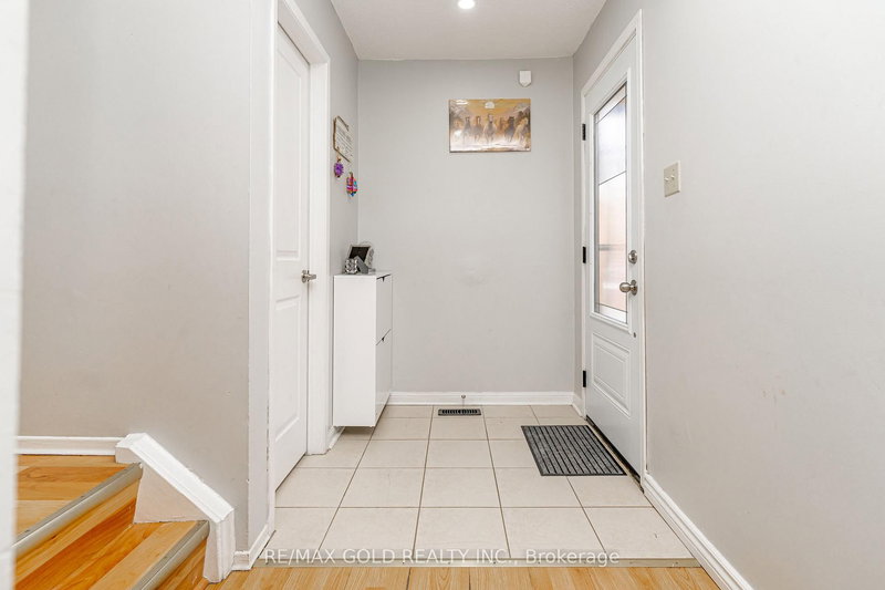 28 Silverstream Rd, Brampton, L6Z 3W5 | Image 3
