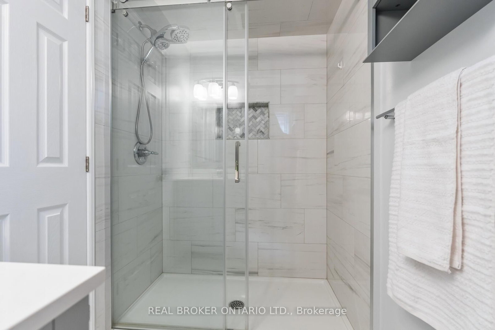 Detached House for sale at 15 Smith Drive, Halton Hills, Ontario, L7G 5K7 - Georgetown - MLS: W12943898