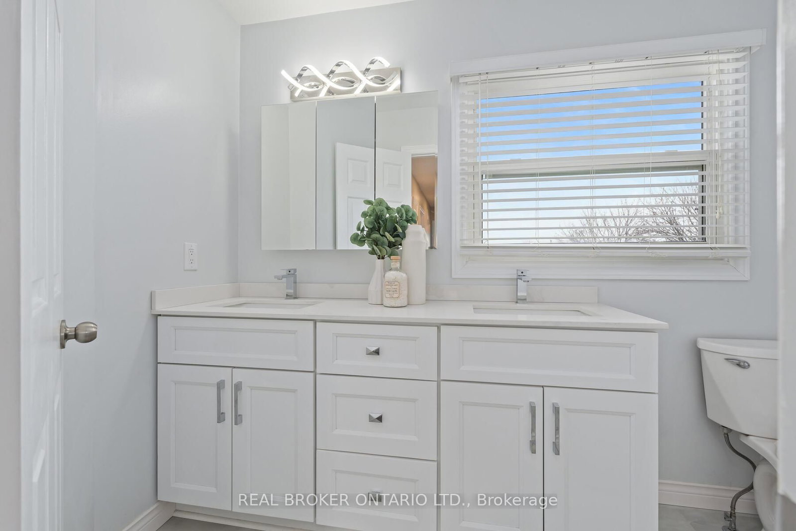 Detached House for sale at 15 Smith Drive, Halton Hills, Ontario, L7G 5K7 - Georgetown - MLS: W12943898