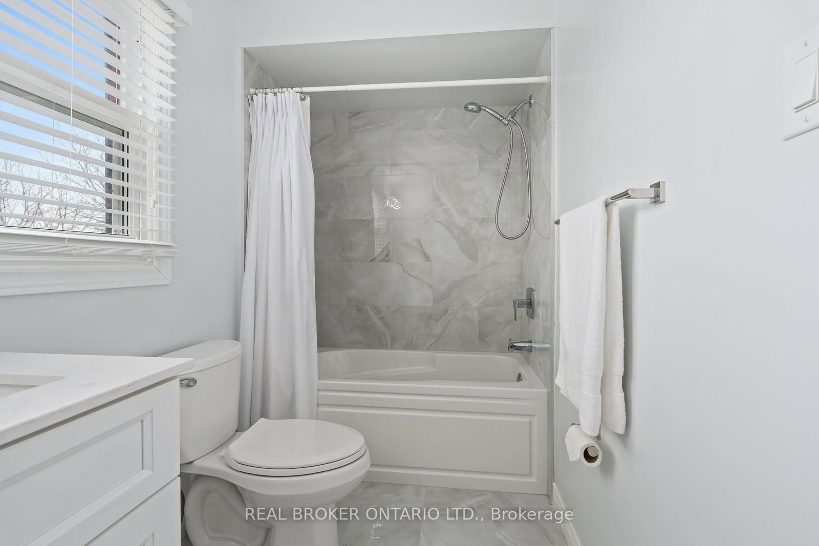 Detached House for sale at 15 Smith Drive, Halton Hills, Ontario, L7G 5K7 - Georgetown - MLS: W12943898