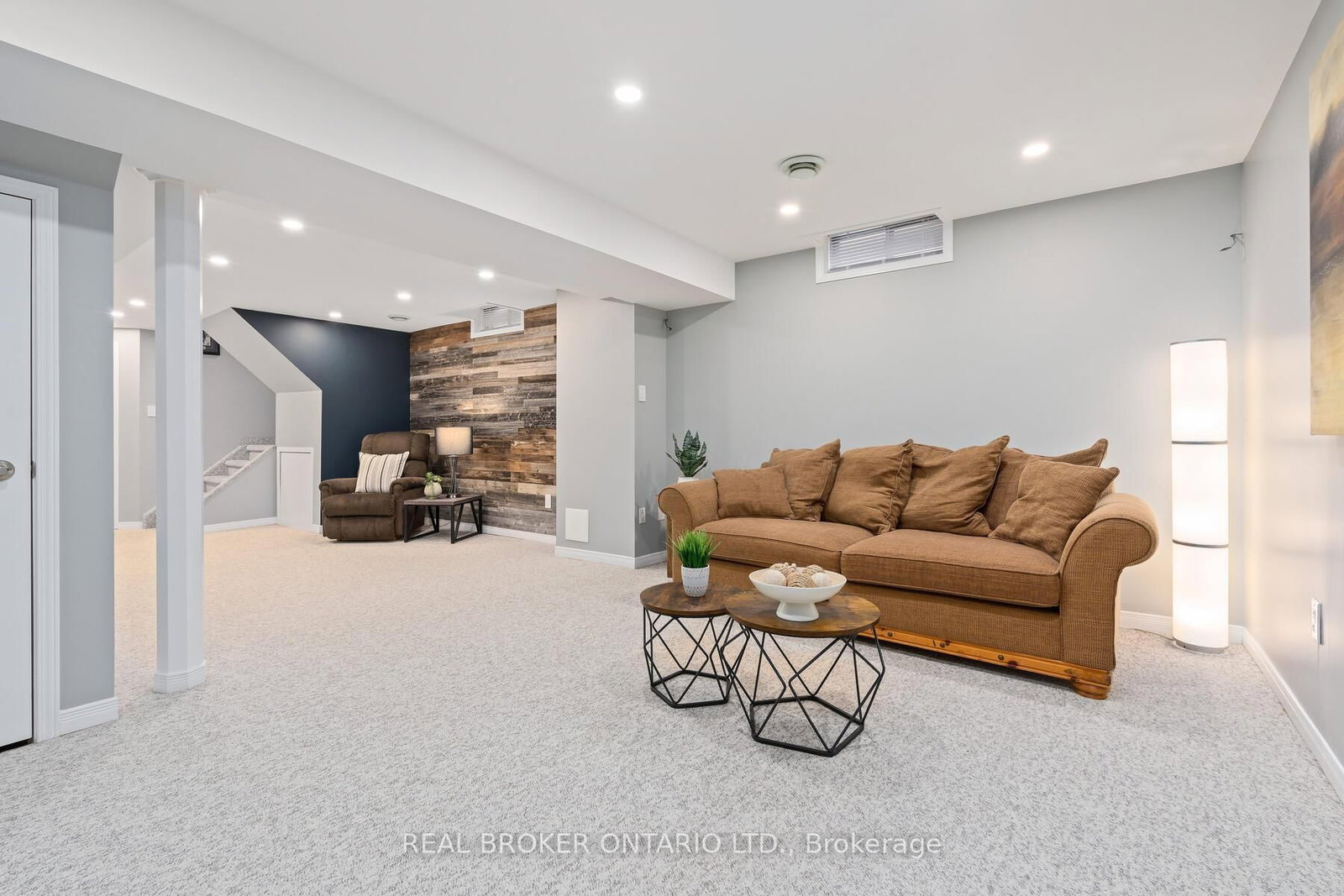 Detached House for sale at 15 Smith Drive, Halton Hills, Ontario, L7G 5K7 - Georgetown - MLS: W12943898