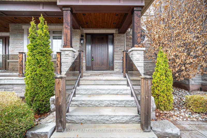 2 Berkwood Hllw, Brampton, L6Y 0G8 | Image 2