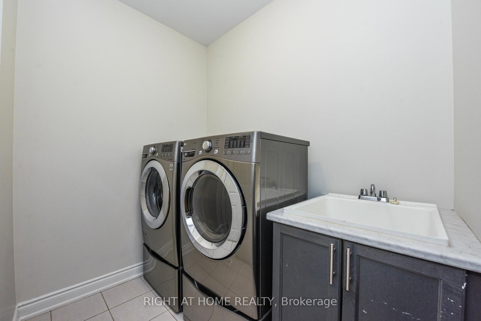 Detached House for sale at 3 Prairie Creek Crescent, Brampton, Ontario, L6Y 6C9 - Bram West - MLS: W12944130