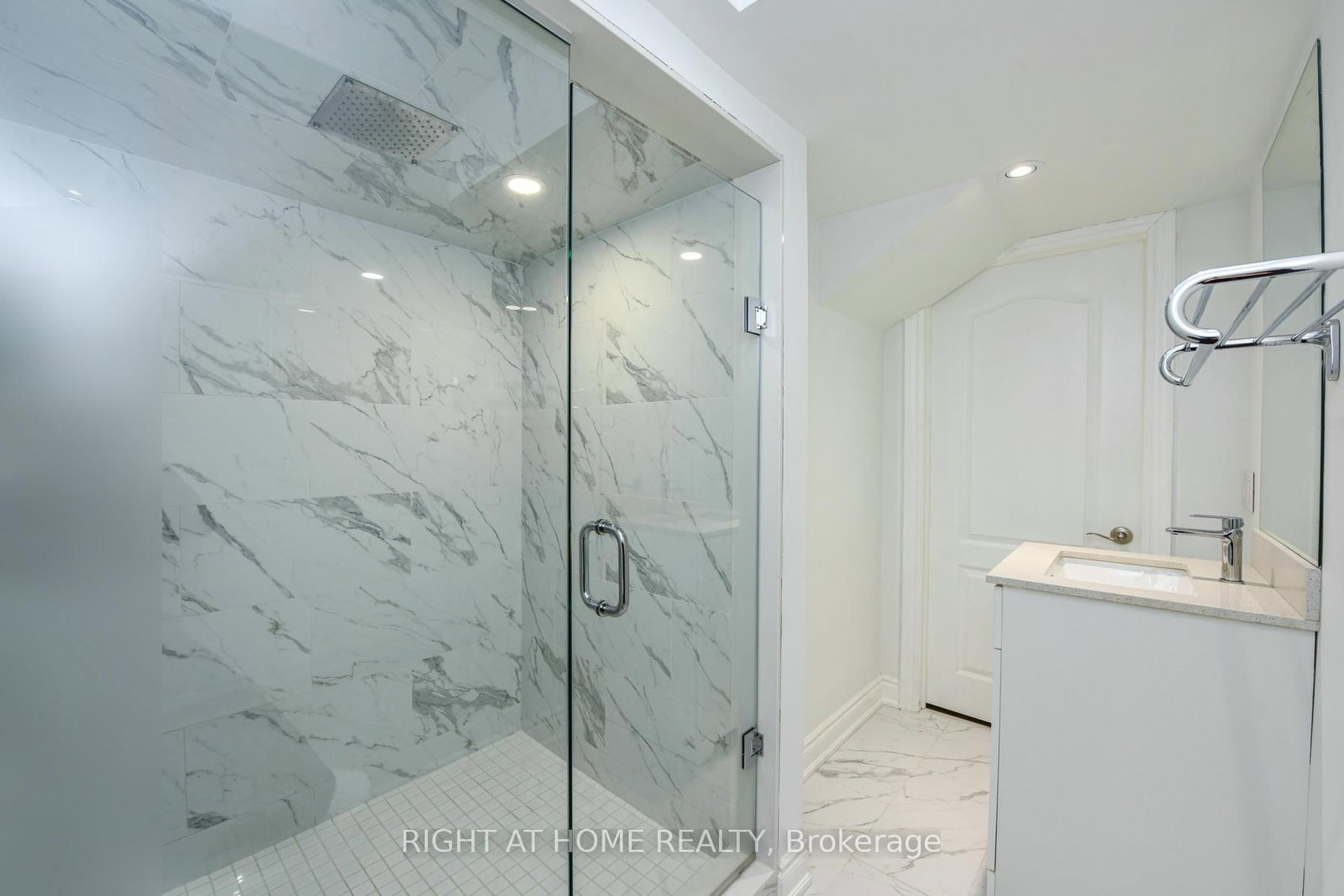 Detached House for sale at 3 Prairie Creek Crescent, Brampton, Ontario, L6Y 6C9 - Bram West - MLS: W12944130