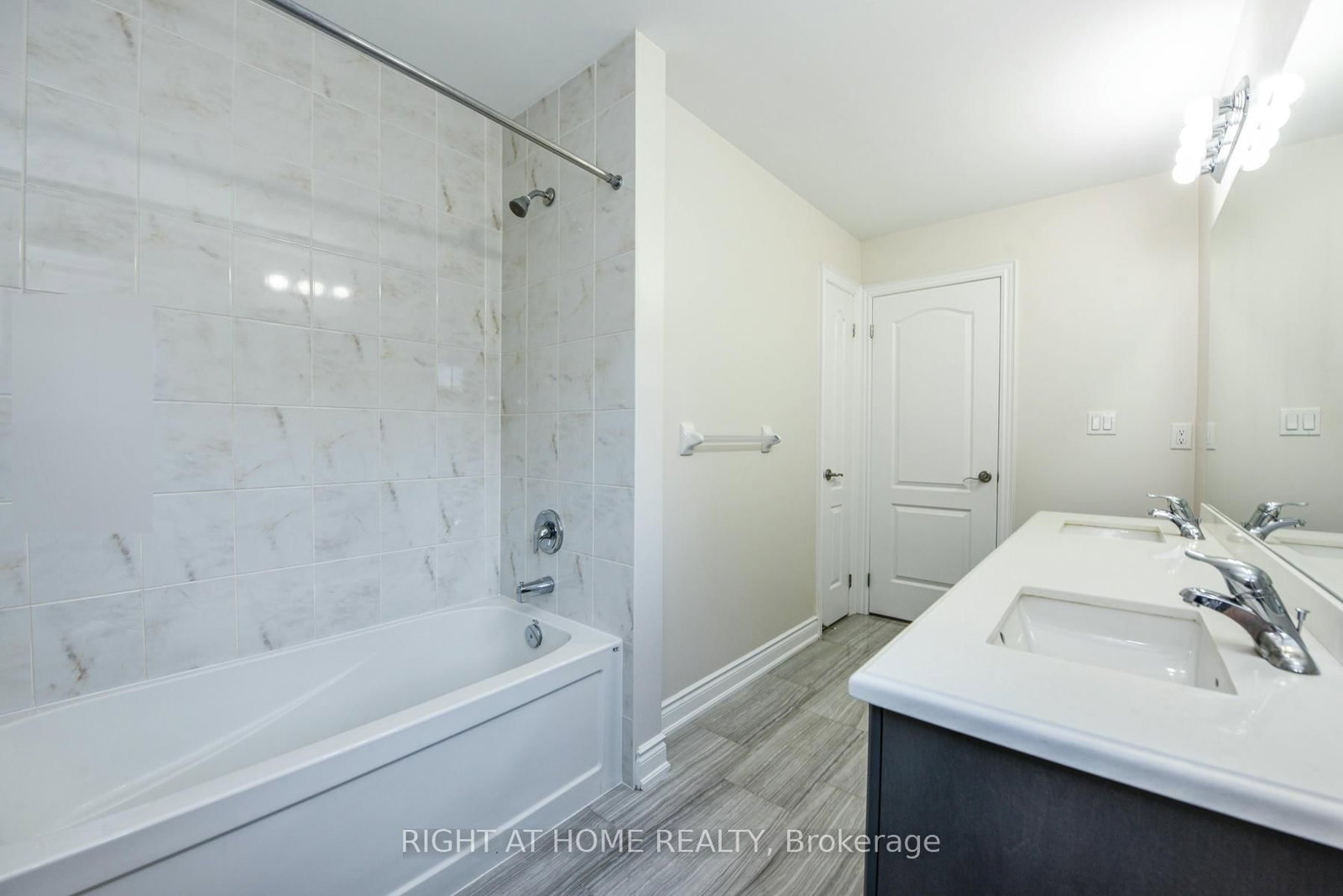 Detached House for sale at 3 Prairie Creek Crescent, Brampton, Ontario, L6Y 6C9 - Bram West - MLS: W12944130