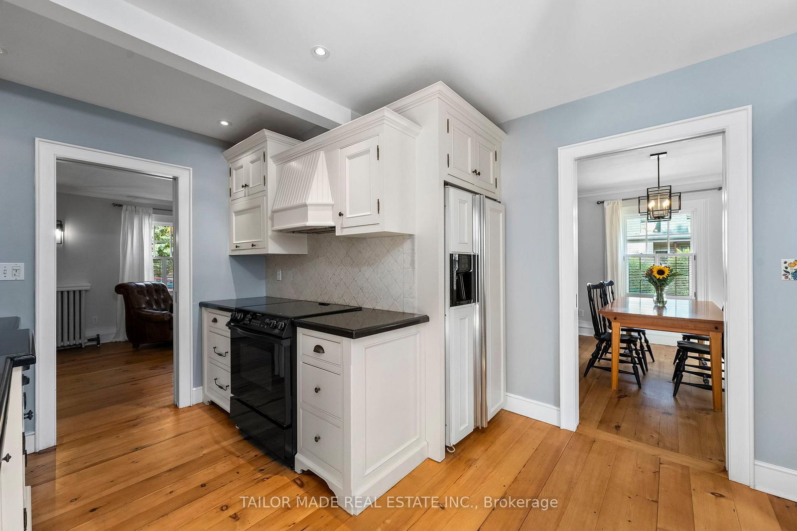 Detached House for sale at 19 Isabella Street, Brampton, Ontario, L6X 1P4 - Downtown Brampton - MLS: W12944162