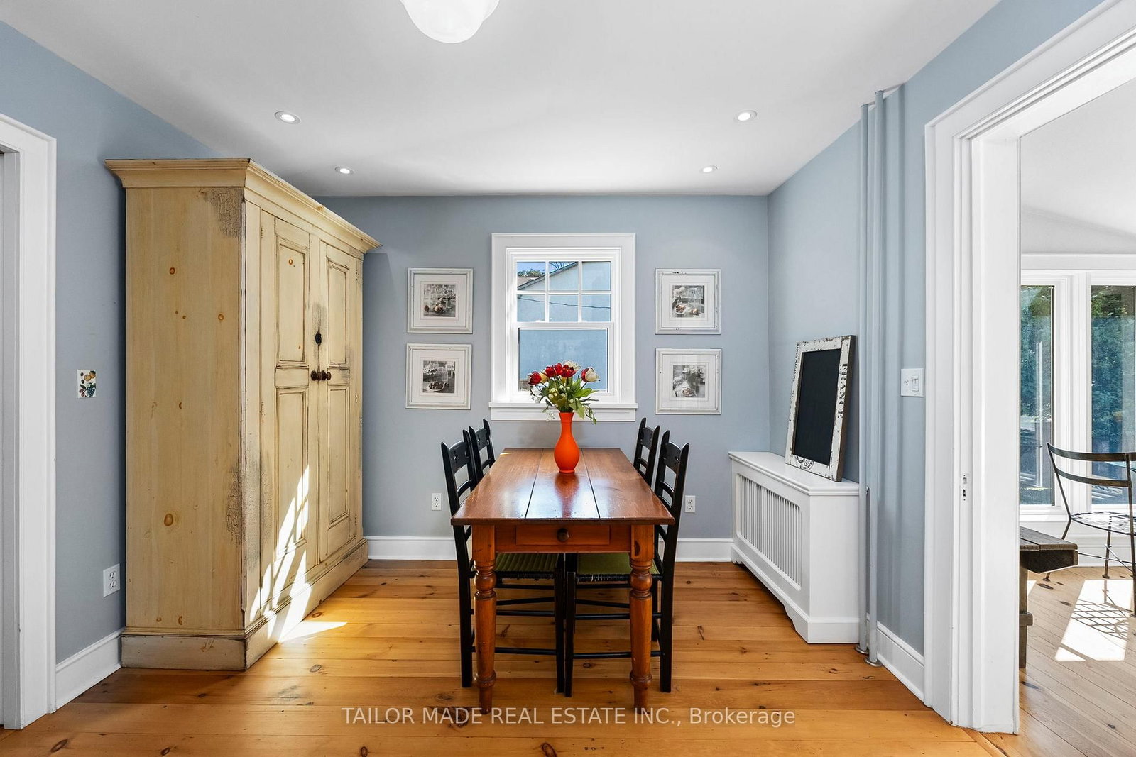 Detached House for sale at 19 Isabella Street, Brampton, Ontario, L6X 1P4 - Downtown Brampton - MLS: W12944162