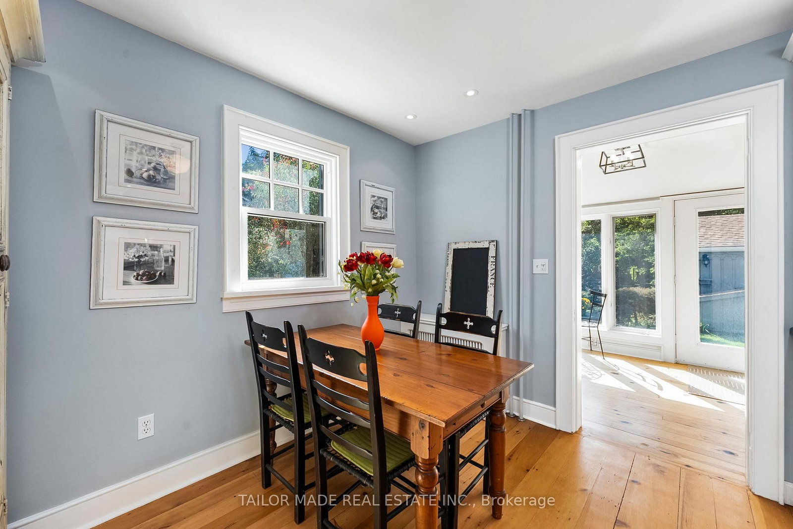 Detached House for sale at 19 Isabella Street, Brampton, Ontario, L6X 1P4 - Downtown Brampton - MLS: W12944162