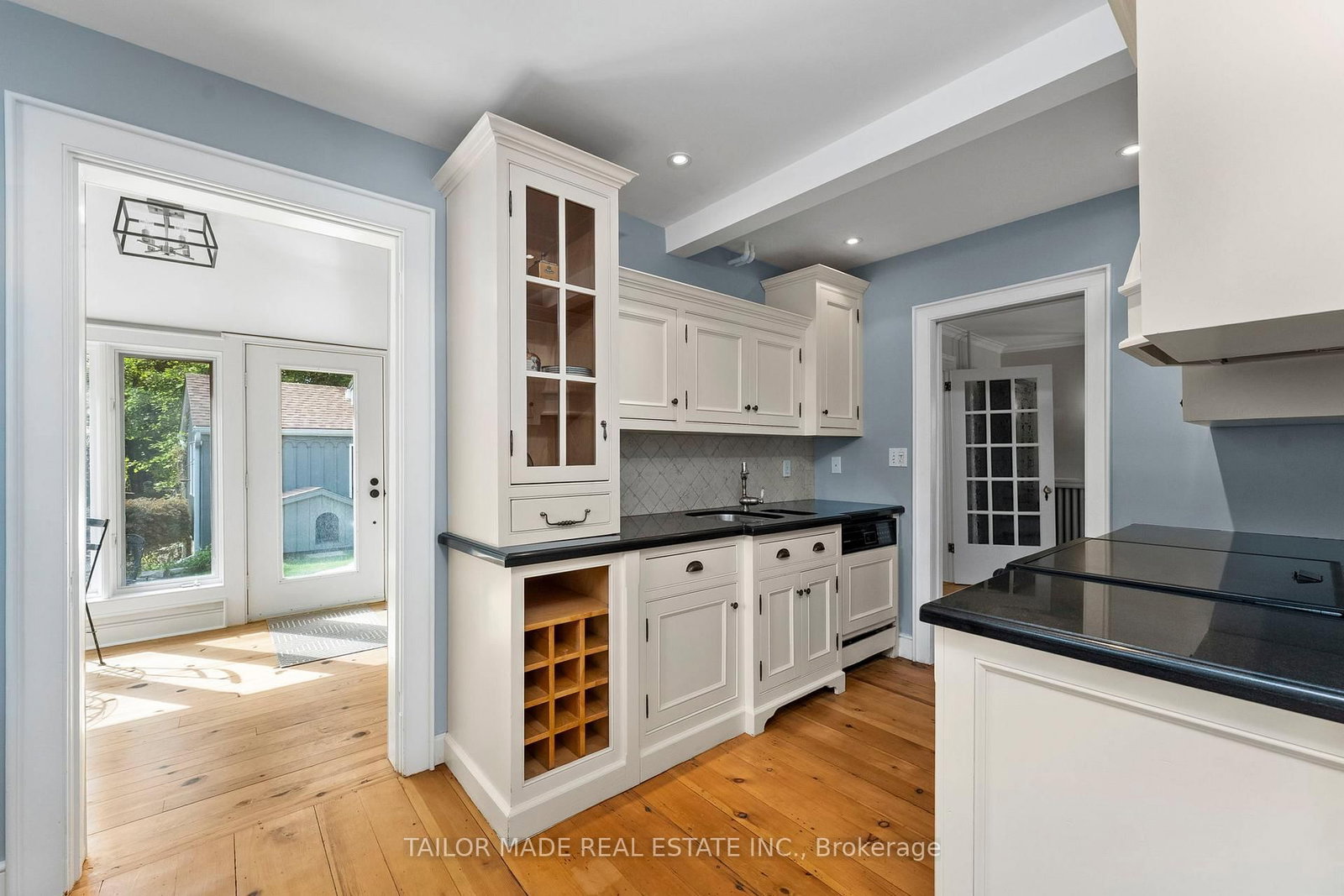 Detached House for sale at 19 Isabella Street, Brampton, Ontario, L6X 1P4 - Downtown Brampton - MLS: W12944162