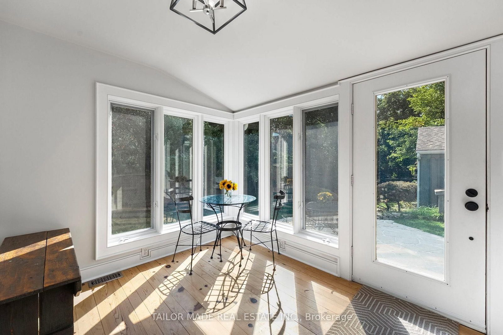 Detached House for sale at 19 Isabella Street, Brampton, Ontario, L6X 1P4 - Downtown Brampton - MLS: W12944162