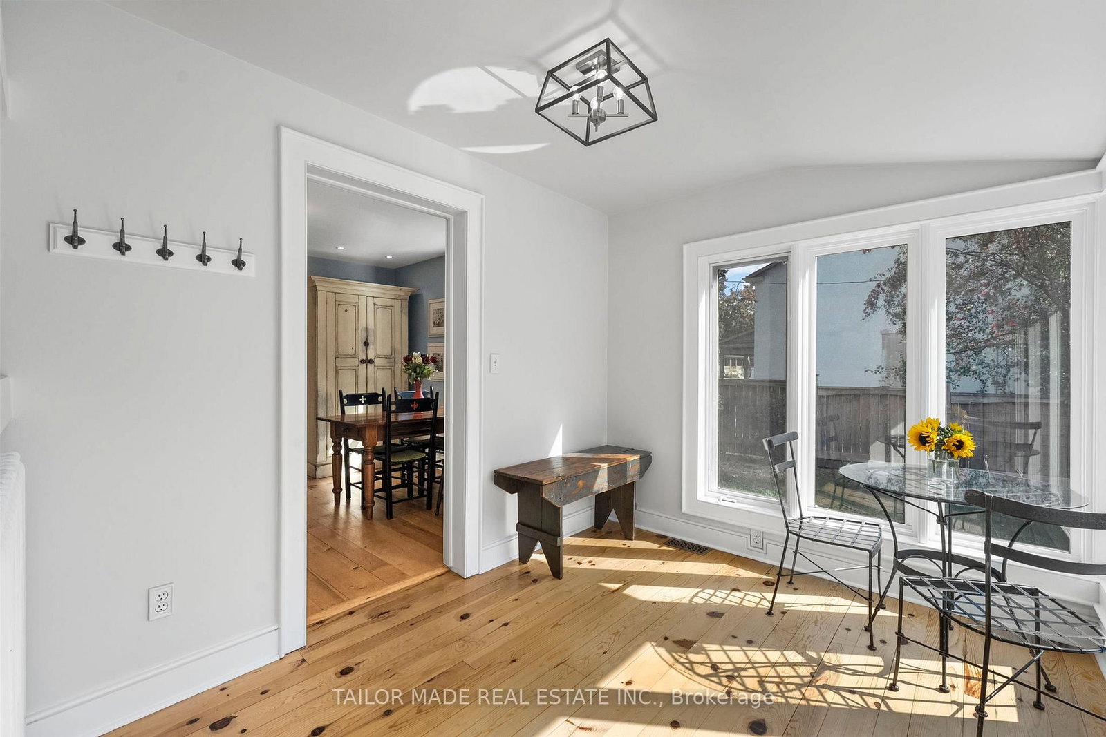 Detached House for sale at 19 Isabella Street, Brampton, Ontario, L6X 1P4 - Downtown Brampton - MLS: W12944162