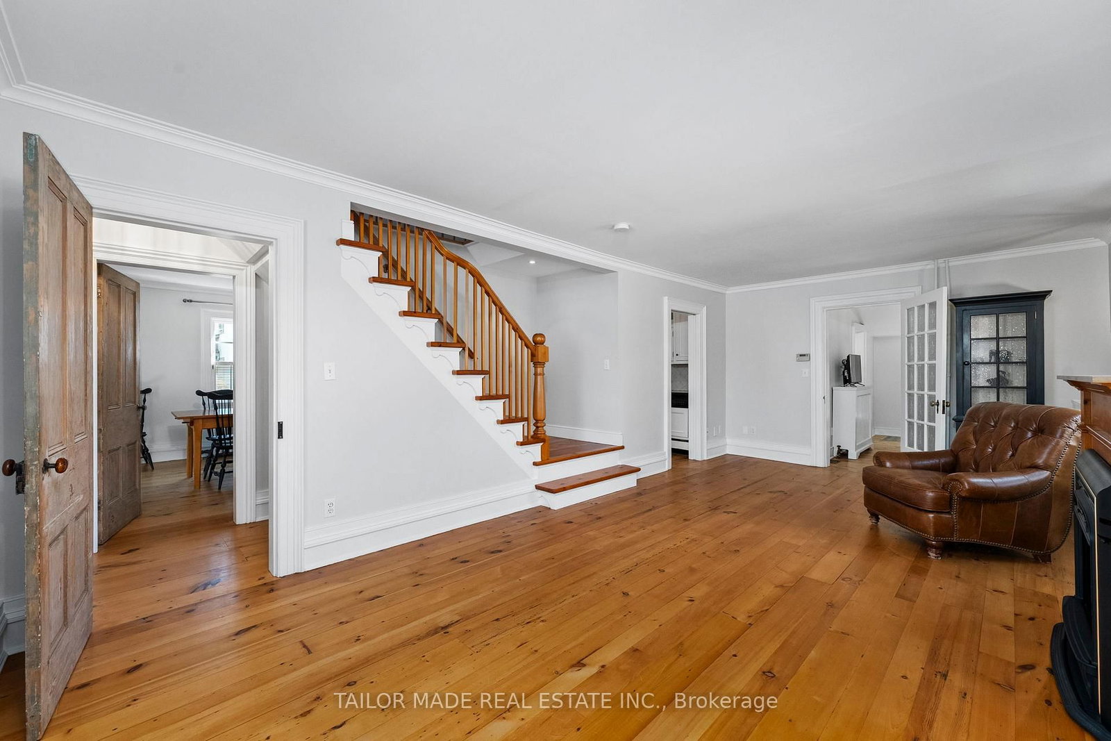 Detached House for sale at 19 Isabella Street, Brampton, Ontario, L6X 1P4 - Downtown Brampton - MLS: W12944162