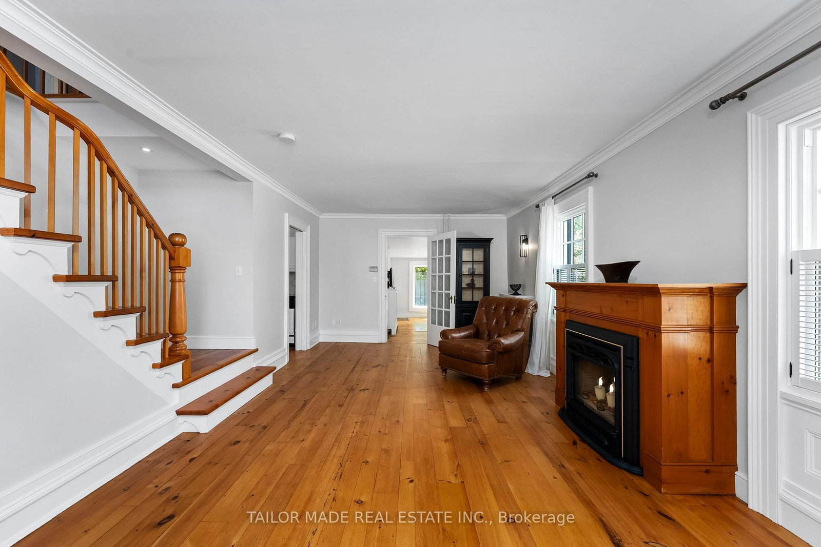 Detached House for sale at 19 Isabella Street, Brampton, Ontario, L6X 1P4 - Downtown Brampton - MLS: W12944162