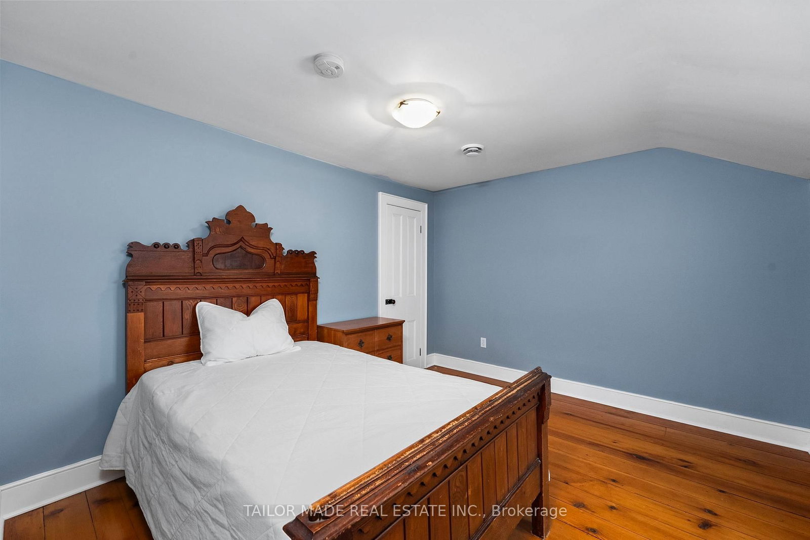 Detached House for sale at 19 Isabella Street, Brampton, Ontario, L6X 1P4 - Downtown Brampton - MLS: W12944162