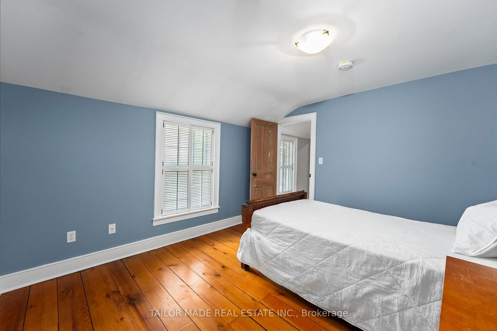 Detached House for sale at 19 Isabella Street, Brampton, Ontario, L6X 1P4 - Downtown Brampton - MLS: W12944162