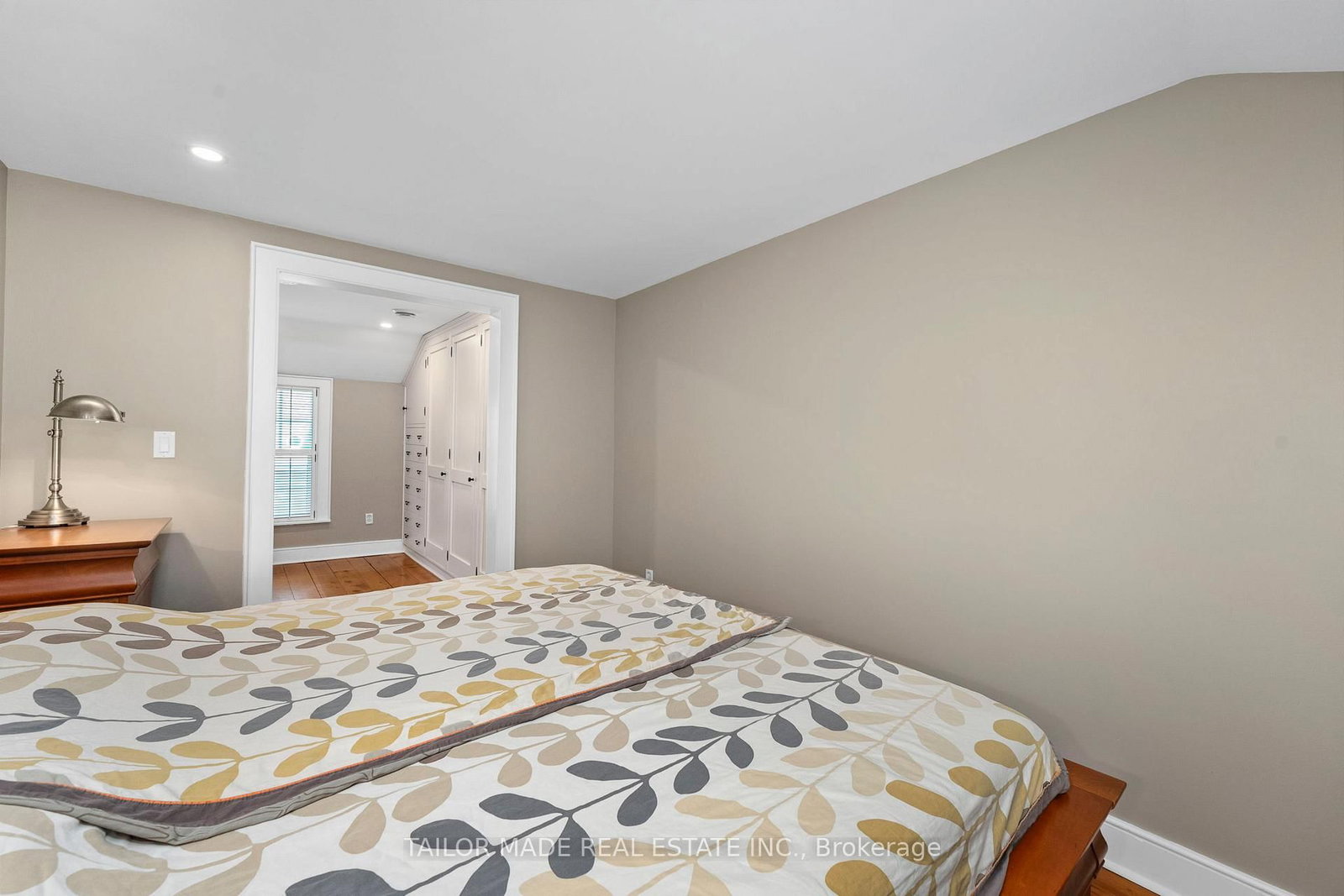 Detached House for sale at 19 Isabella Street, Brampton, Ontario, L6X 1P4 - Downtown Brampton - MLS: W12944162