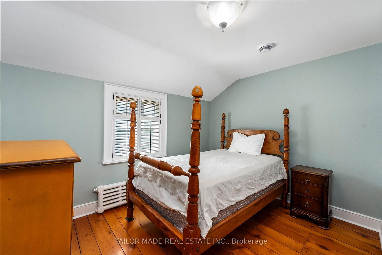 Detached House for sale at 19 Isabella Street, Brampton, Ontario, L6X 1P4 - Downtown Brampton - MLS: W12944162