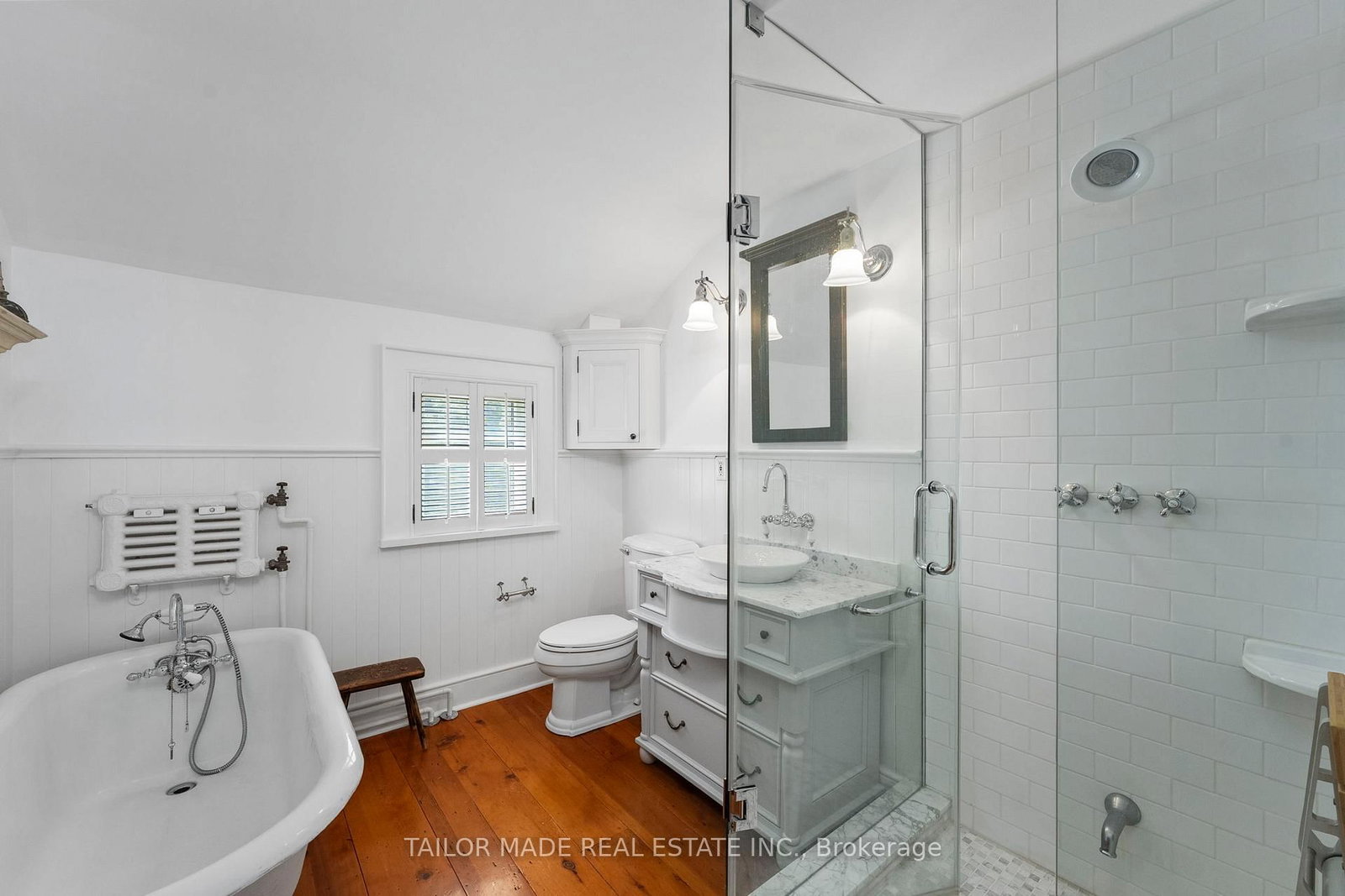 Detached House for sale at 19 Isabella Street, Brampton, Ontario, L6X 1P4 - Downtown Brampton - MLS: W12944162