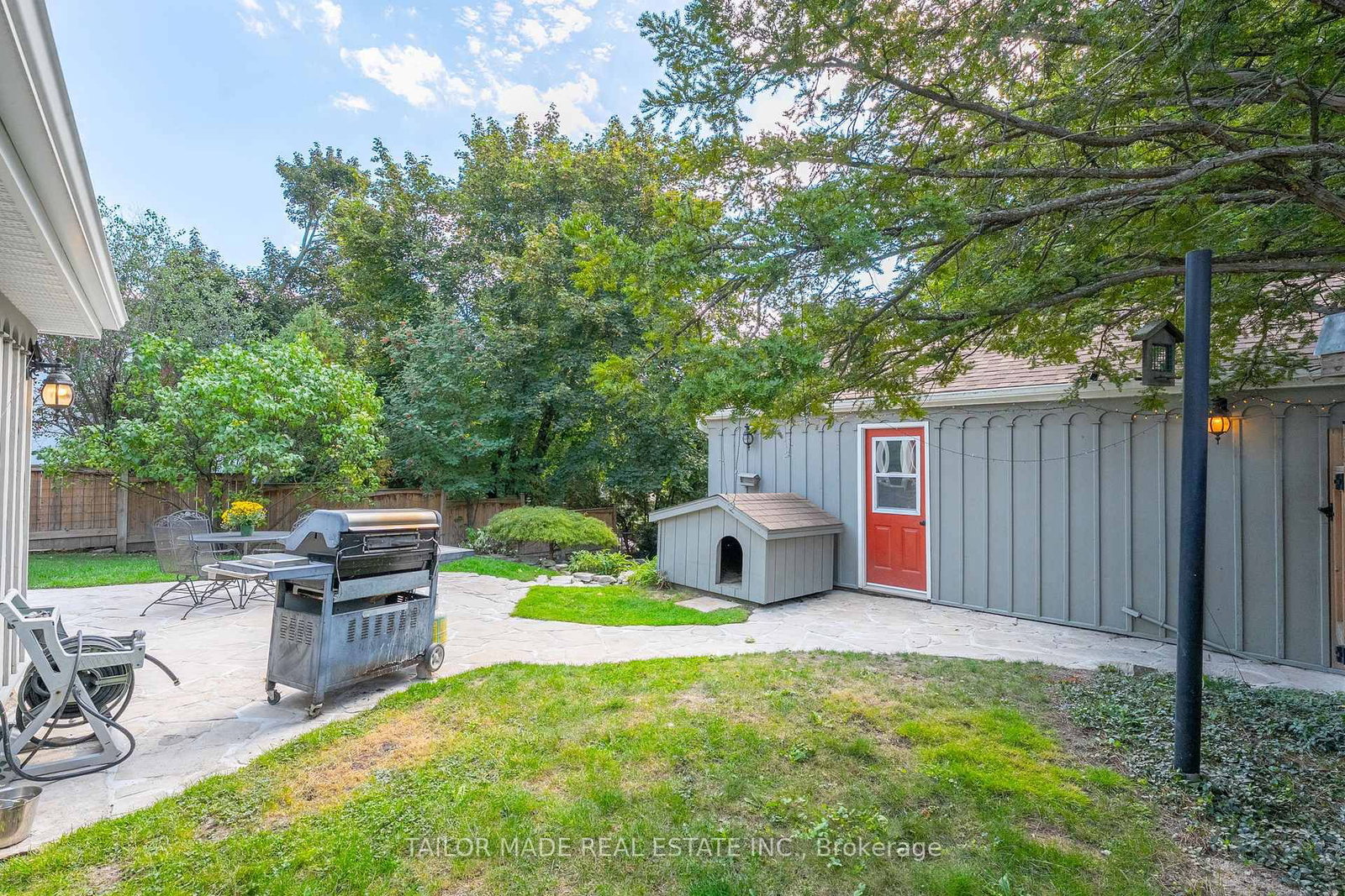 Detached House for sale at 19 Isabella Street, Brampton, Ontario, L6X 1P4 - Downtown Brampton - MLS: W12944162