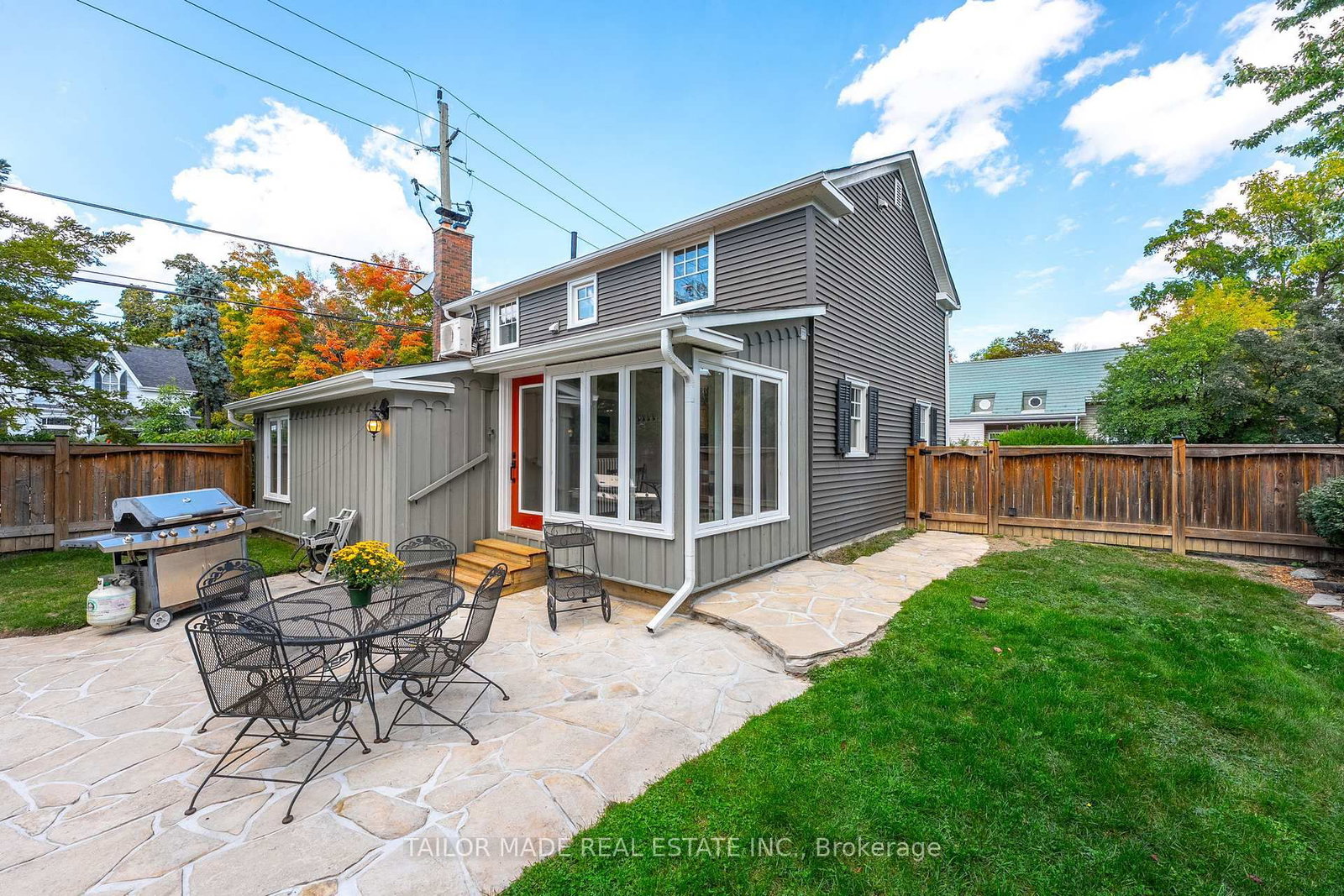 Detached House for sale at 19 Isabella Street, Brampton, Ontario, L6X 1P4 - Downtown Brampton - MLS: W12944162