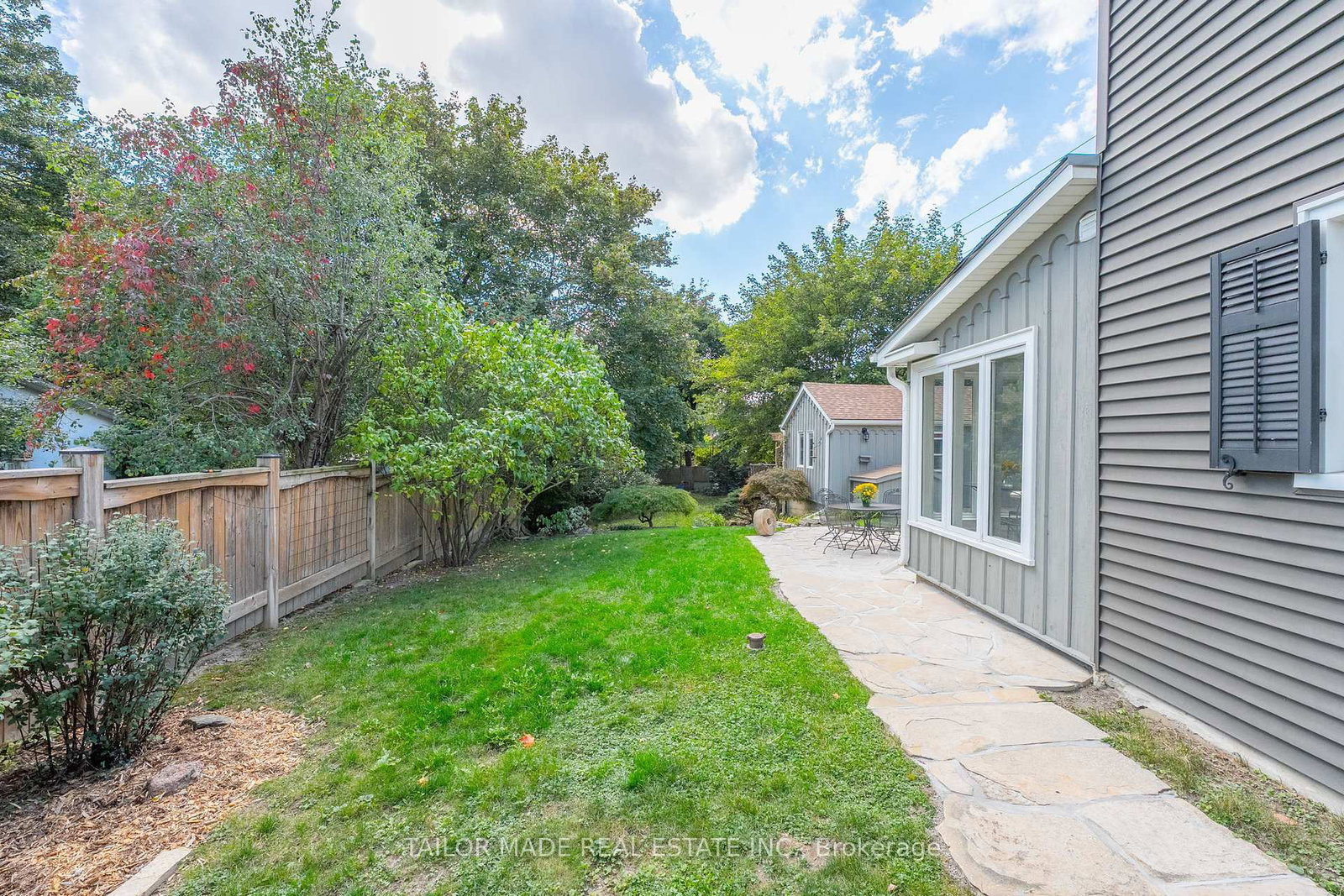 Detached House for sale at 19 Isabella Street, Brampton, Ontario, L6X 1P4 - Downtown Brampton - MLS: W12944162