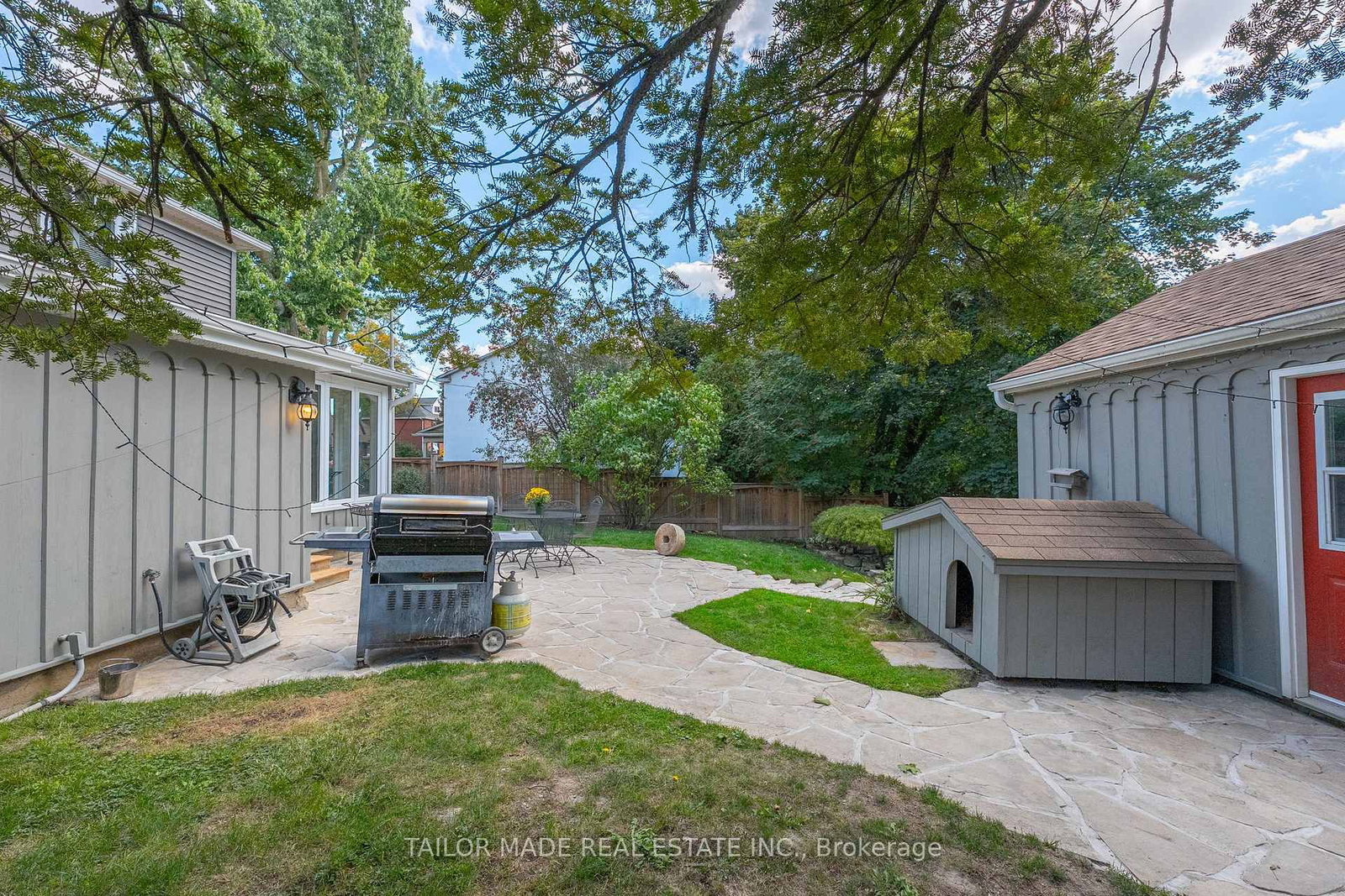 Detached House for sale at 19 Isabella Street, Brampton, Ontario, L6X 1P4 - Downtown Brampton - MLS: W12944162