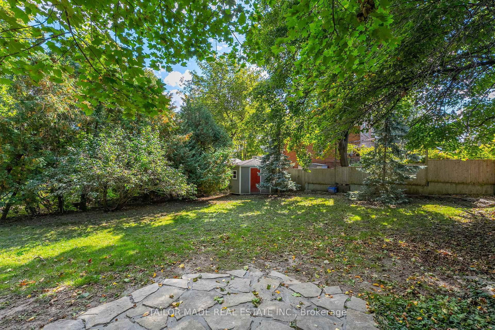 Detached House for sale at 19 Isabella Street, Brampton, Ontario, L6X 1P4 - Downtown Brampton - MLS: W12944162