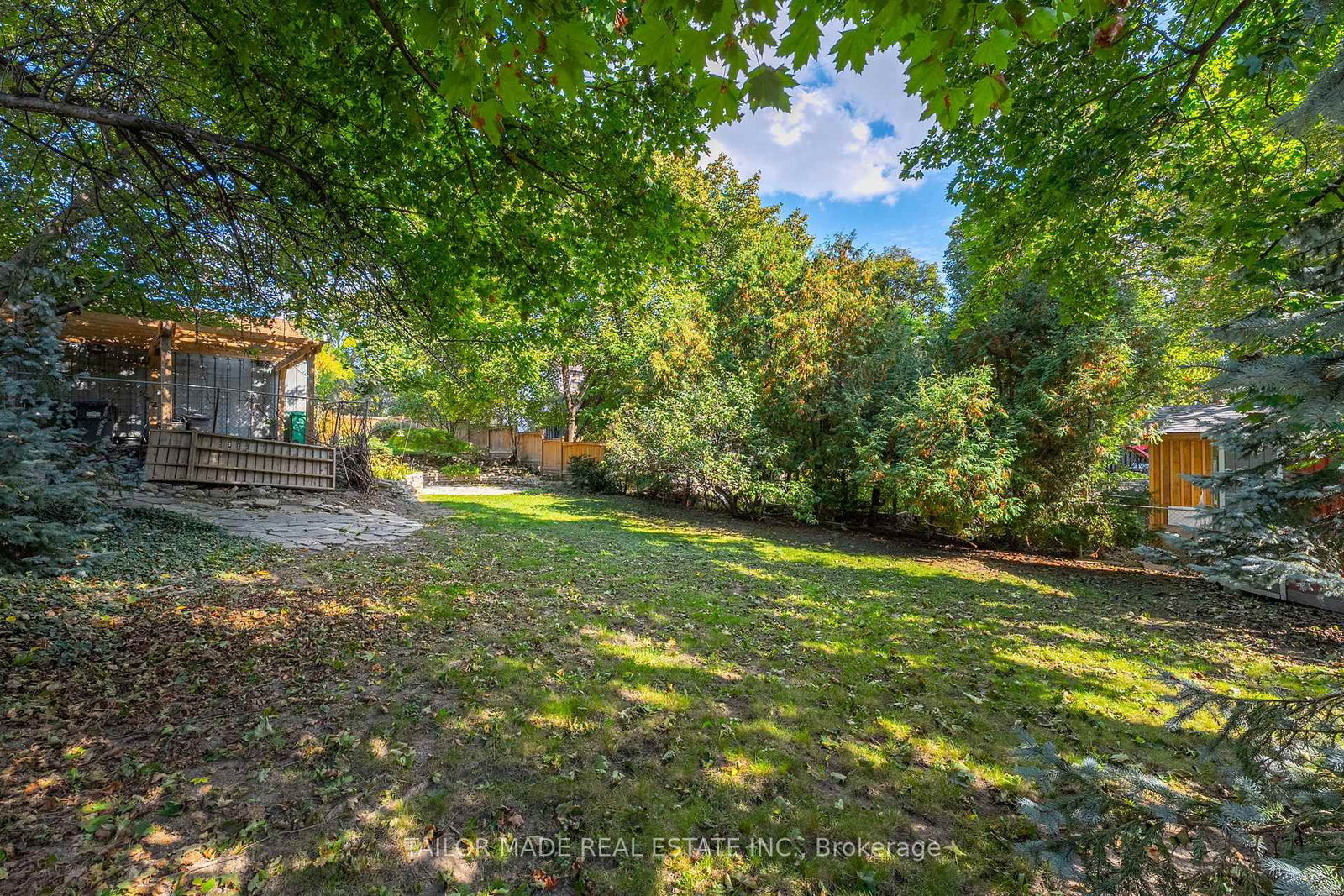 Detached House for sale at 19 Isabella Street, Brampton, Ontario, L6X 1P4 - Downtown Brampton - MLS: W12944162