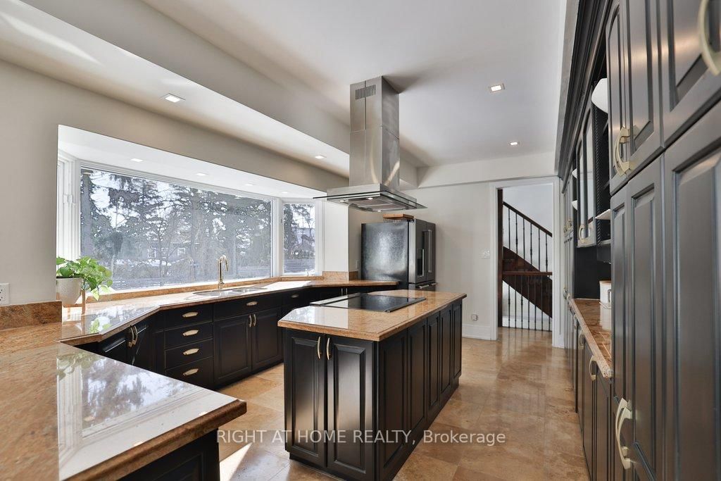 Detached House for sale at 471 Country Club Crescent, Mississauga, Ontario, L5J 2P9 - Clarkson - MLS: W12944366