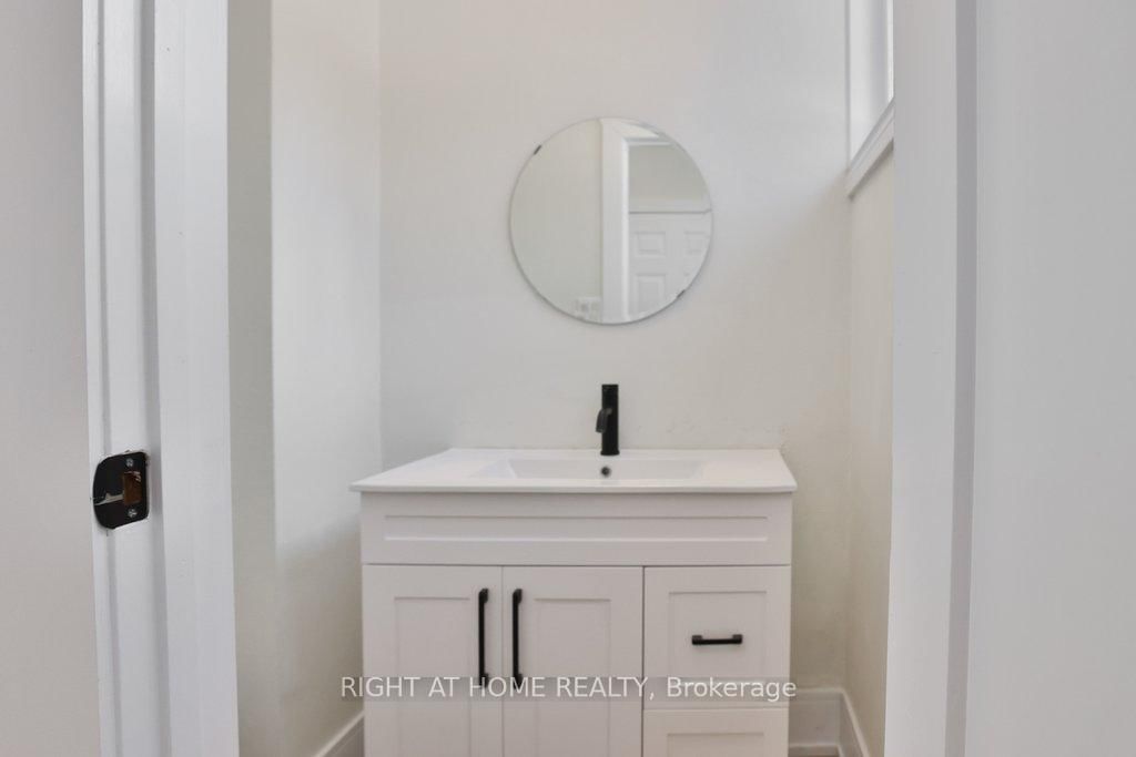 Detached House for sale at 471 Country Club Crescent, Mississauga, Ontario, L5J 2P9 - Clarkson - MLS: W12944366