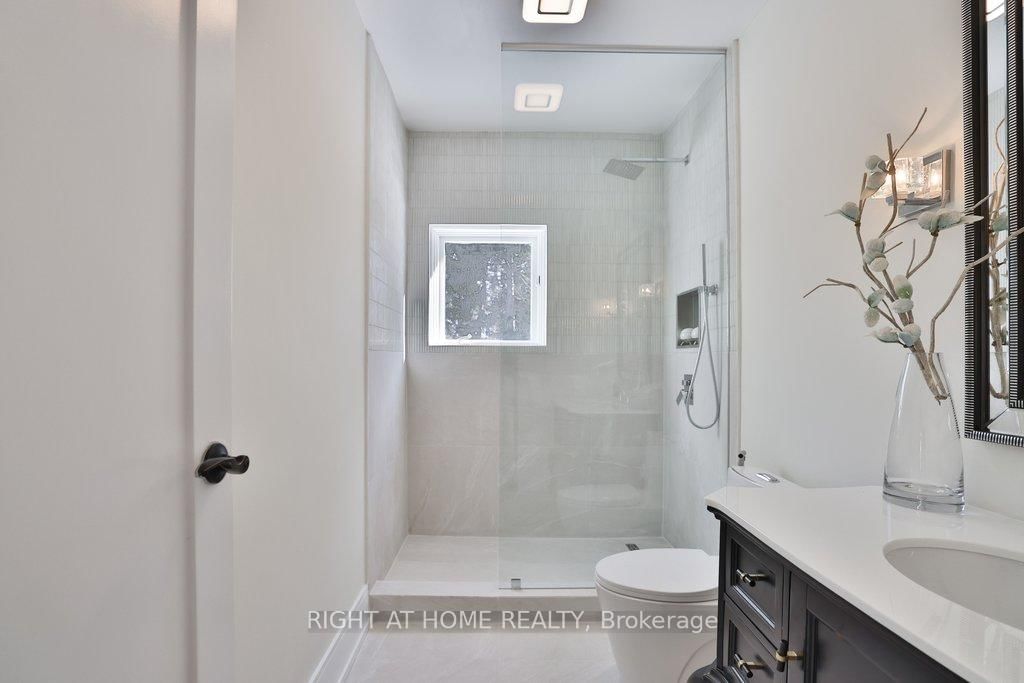 Detached House for sale at 471 Country Club Crescent, Mississauga, Ontario, L5J 2P9 - Clarkson - MLS: W12944366