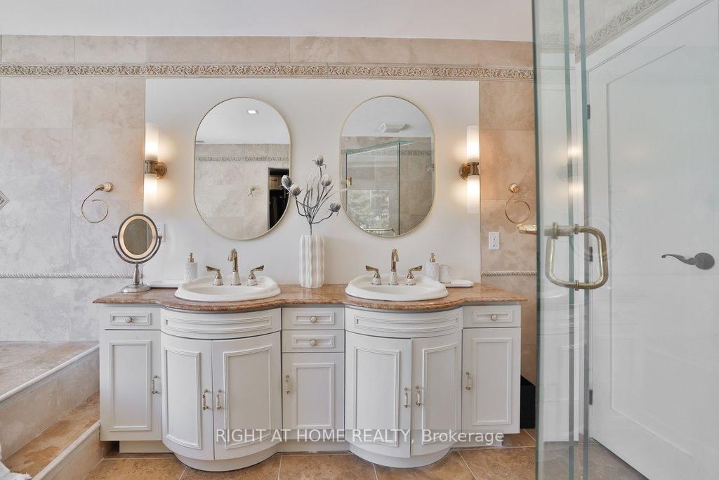 Detached House for sale at 471 Country Club Crescent, Mississauga, Ontario, L5J 2P9 - Clarkson - MLS: W12944366