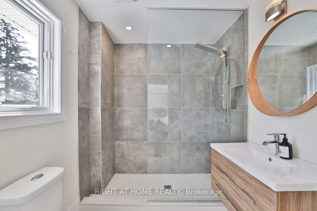 Detached House for sale at 471 Country Club Crescent, Mississauga, Ontario, L5J 2P9 - Clarkson - MLS: W12944366