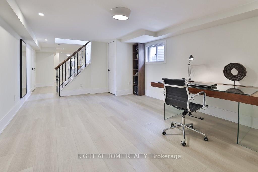 Detached House for sale at 471 Country Club Crescent, Mississauga, Ontario, L5J 2P9 - Clarkson - MLS: W12944366