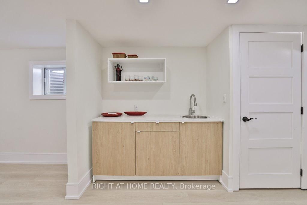 Detached House for sale at 471 Country Club Crescent, Mississauga, Ontario, L5J 2P9 - Clarkson - MLS: W12944366