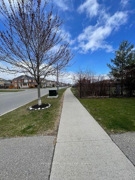 272 Leiterman Dr, Milton, L9T 8B8 | Image 3