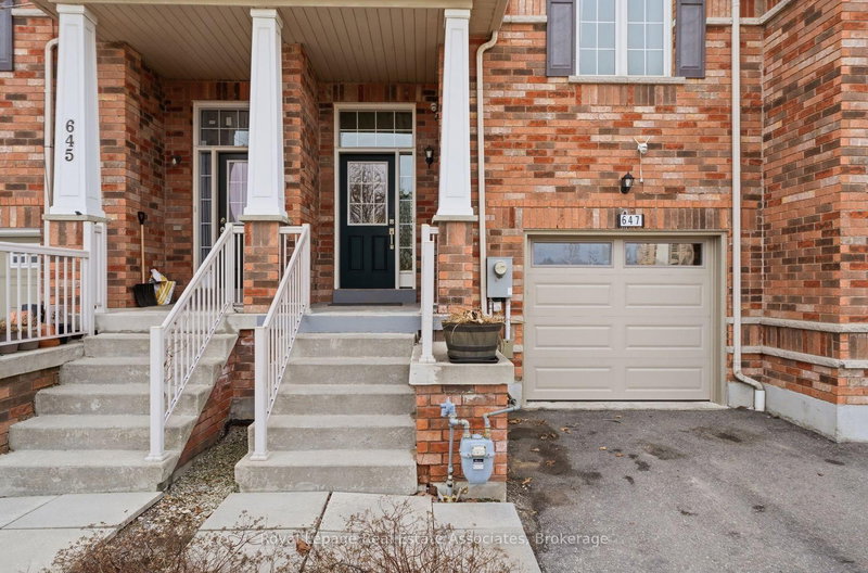 647 Courtney Valley Rd, Mississauga, L5V 0C4 | Image 2