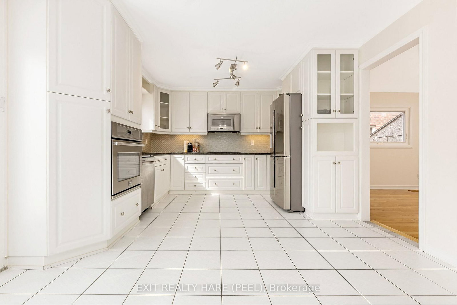 Detached House for sale at 6 Ruth Avenue, Brampton, Ontario, L6Z 3X4 - Heart Lake West - MLS: W12944780