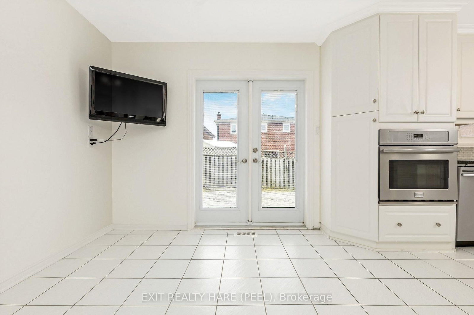 Detached House for sale at 6 Ruth Avenue, Brampton, Ontario, L6Z 3X4 - Heart Lake West - MLS: W12944780