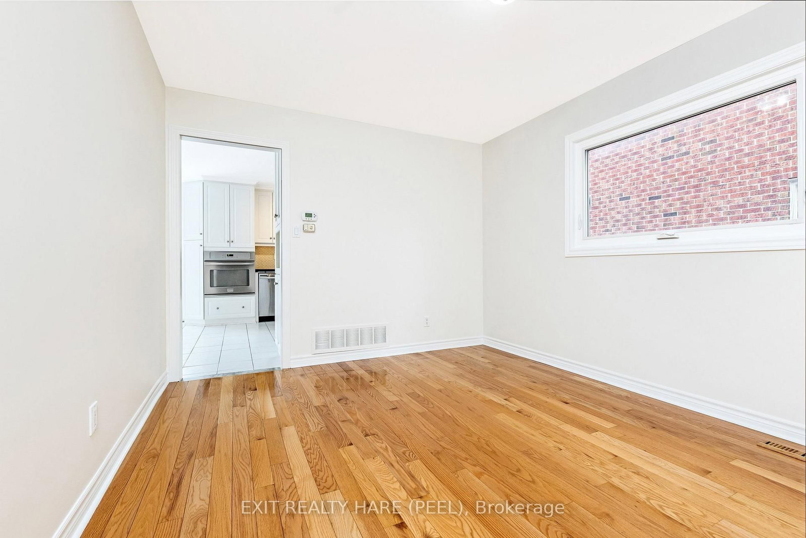 Detached House for sale at 6 Ruth Avenue, Brampton, Ontario, L6Z 3X4 - Heart Lake West - MLS: W12944780