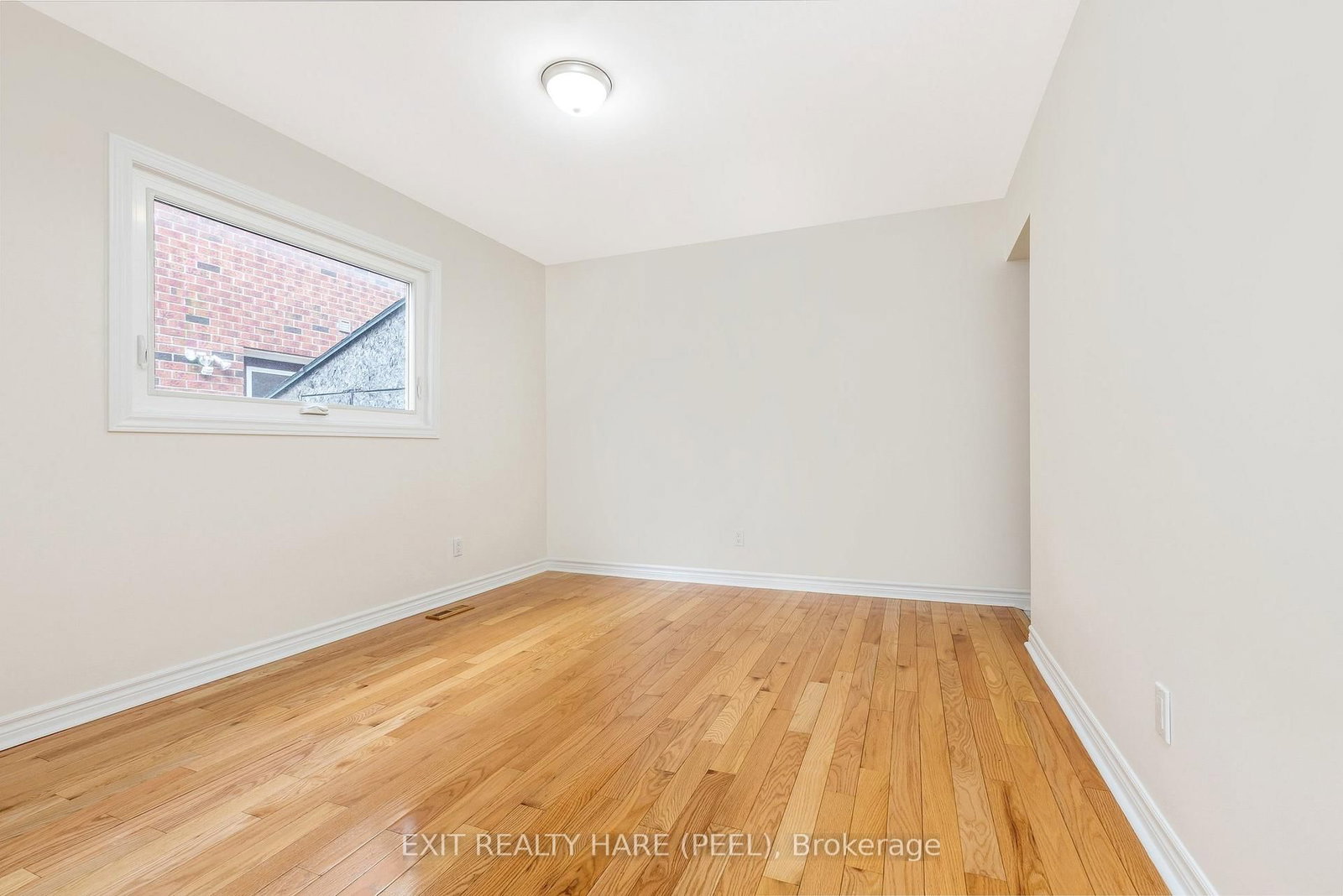 Detached House for sale at 6 Ruth Avenue, Brampton, Ontario, L6Z 3X4 - Heart Lake West - MLS: W12944780