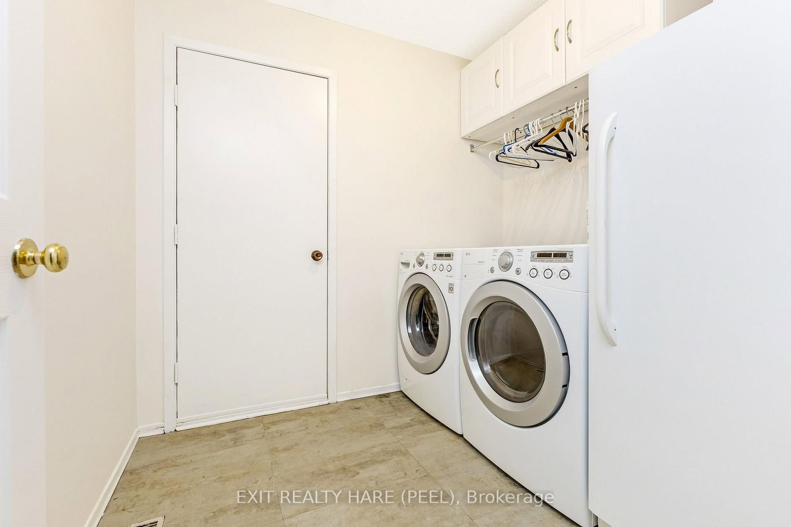 Detached House for sale at 6 Ruth Avenue, Brampton, Ontario, L6Z 3X4 - Heart Lake West - MLS: W12944780