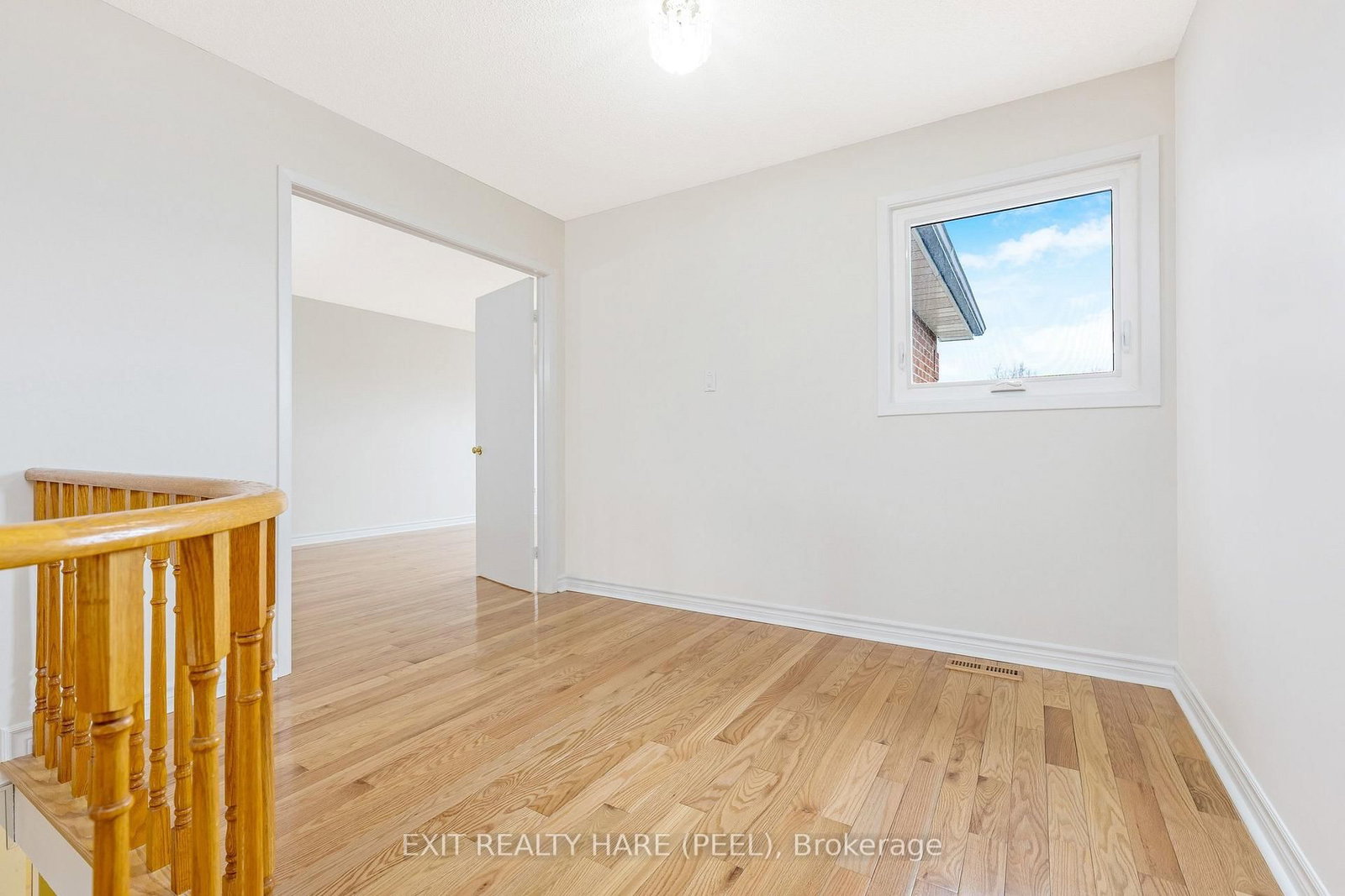 Detached House for sale at 6 Ruth Avenue, Brampton, Ontario, L6Z 3X4 - Heart Lake West - MLS: W12944780