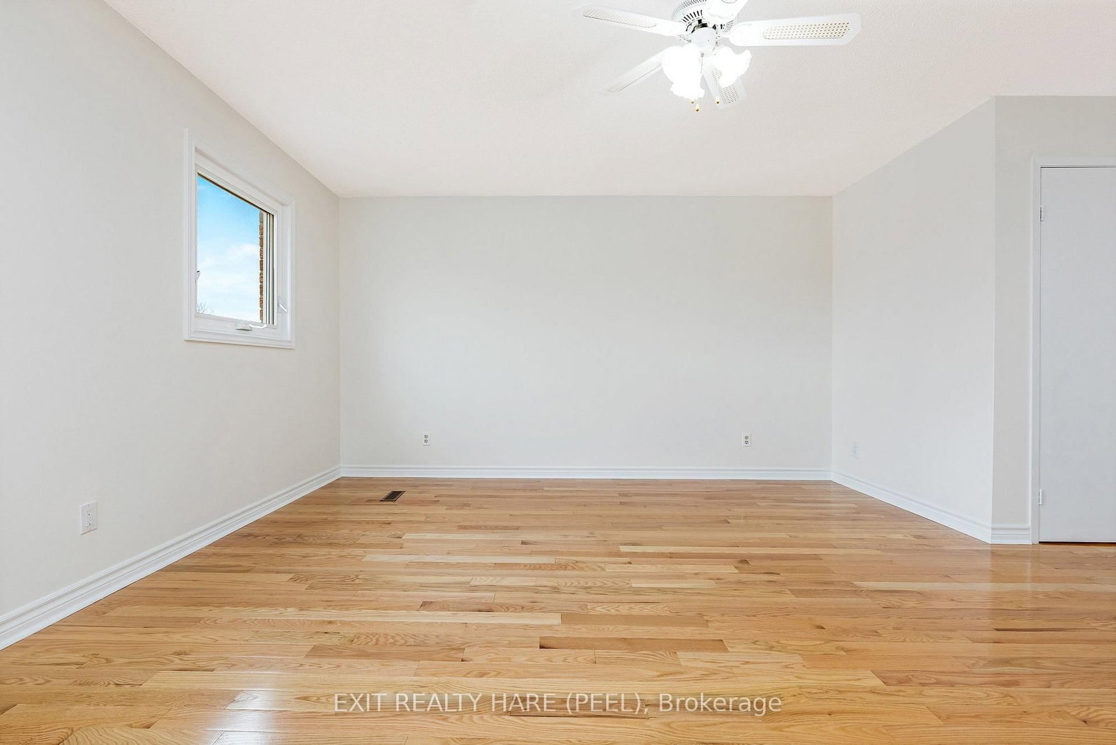 Detached House for sale at 6 Ruth Avenue, Brampton, Ontario, L6Z 3X4 - Heart Lake West - MLS: W12944780