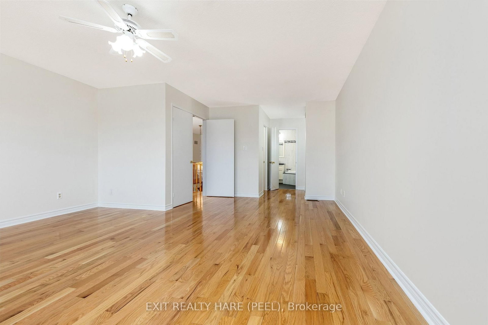 Detached House for sale at 6 Ruth Avenue, Brampton, Ontario, L6Z 3X4 - Heart Lake West - MLS: W12944780